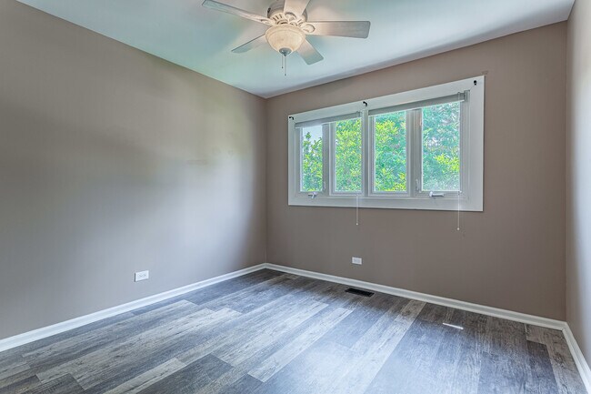 Building Photo - 620 Lamorak Dr