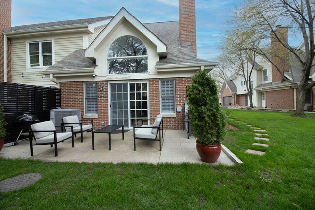 Building Photo - 1843 W White Oak St