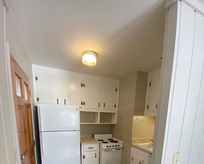 Building Photo - 722 Holly St