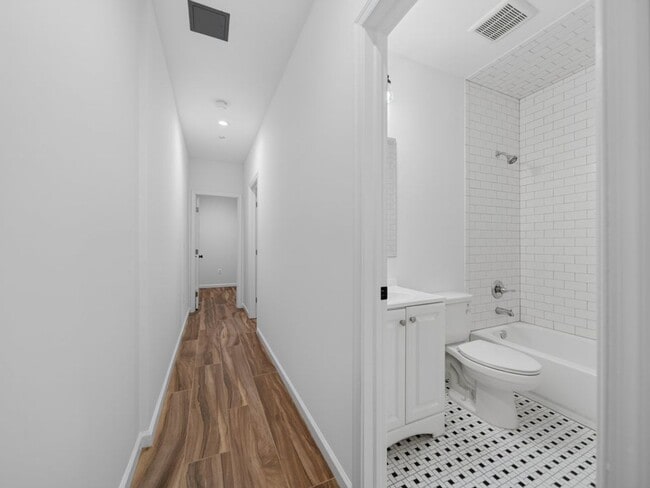 Building Photo - Newly Built 4BR/3BA Two-Level Townhome with Parking - Minutes to Navy Yard & Capitol Hill