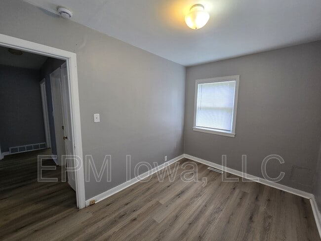 Building Photo - 602 Logan Ave