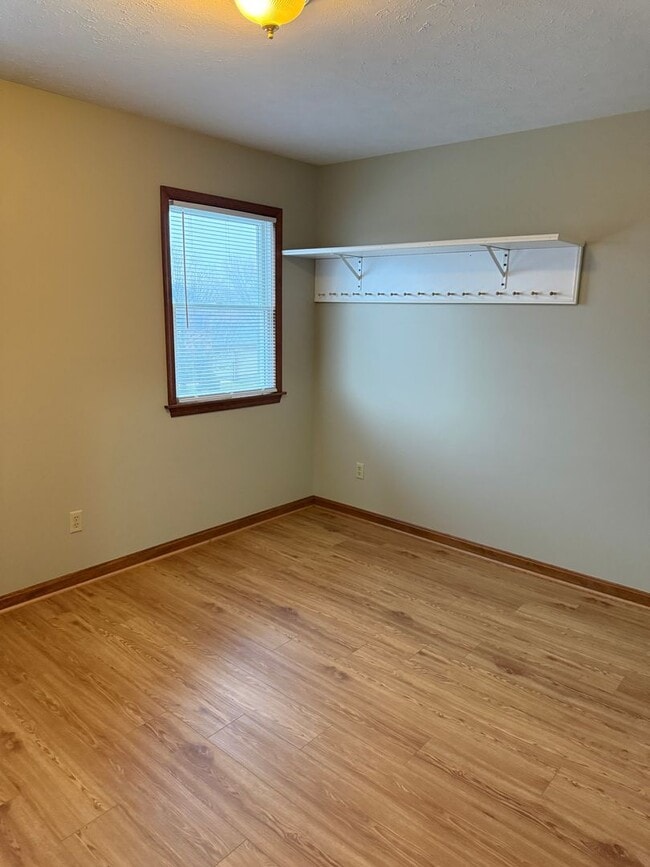 Building Photo - 1560 Buttercup Dr