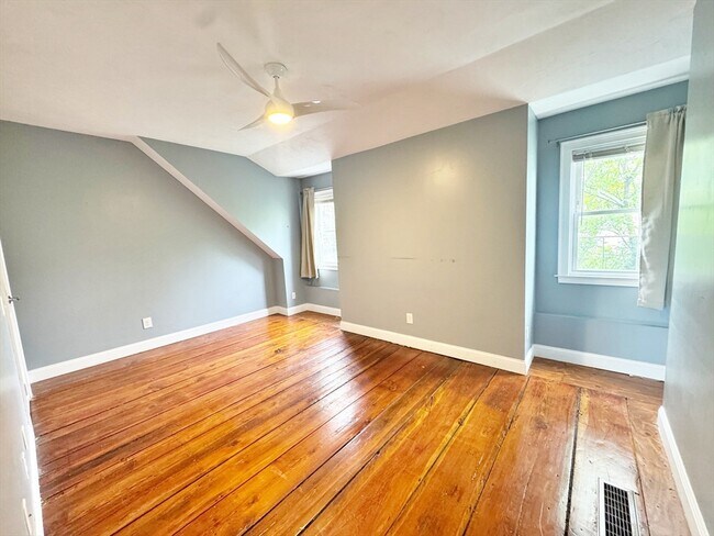 Building Photo - 364 Sumner St
