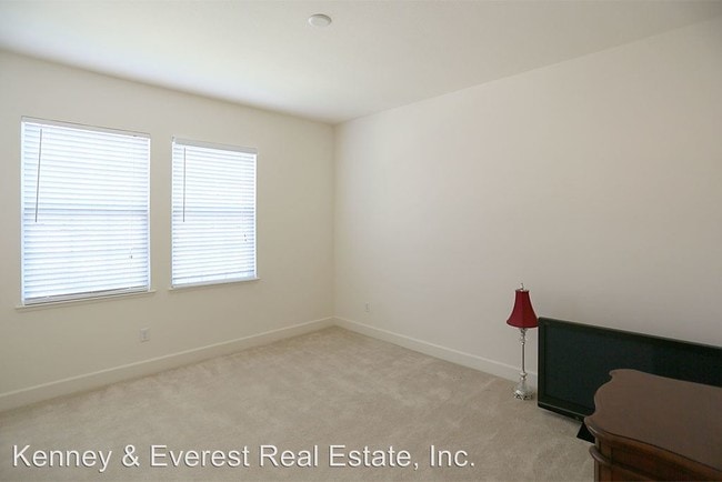 Building Photo - 3 br, 3.5 bath House - 11 West Barberry Place