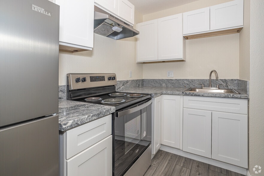 Shoreline Plaza Apartments 2500 Dickerson Rd Reno NV 89503