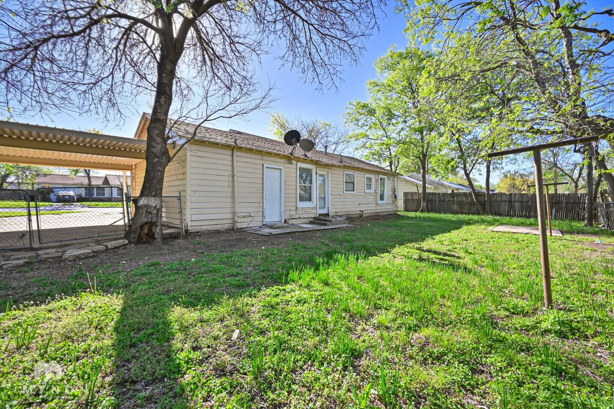 Building Photo - 404 Lanola Ct