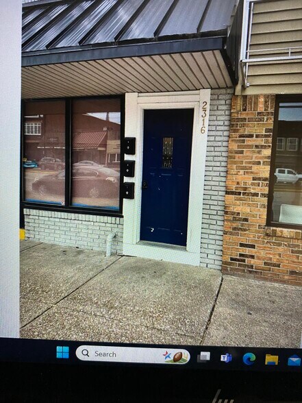 Primary Photo - 2316 W Franklin St