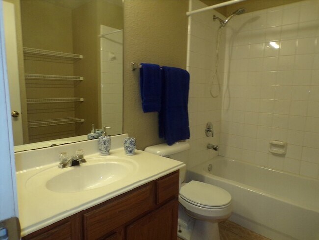 Building Photo - 2612 Sierra Dr