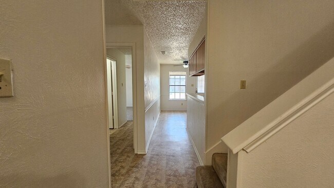 Building Photo - 544 E Windsor Dr