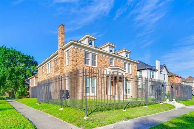 Building Photo - 2601 Rosedale St