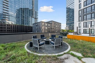 Building Photo - Bright 3BR Stylish Apartment Near North Ave Shops