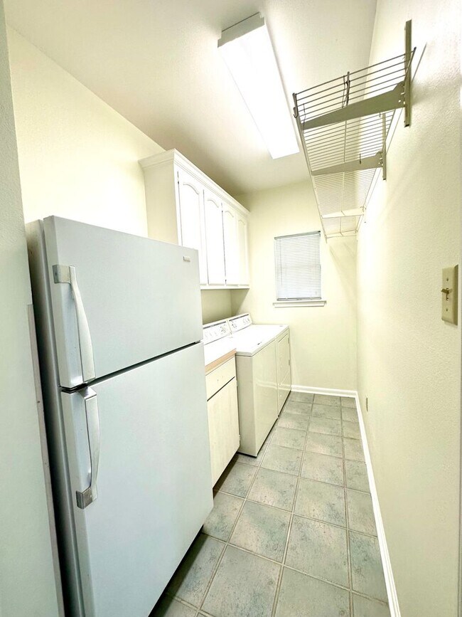 Building Photo - 11821 Thornberry Ln