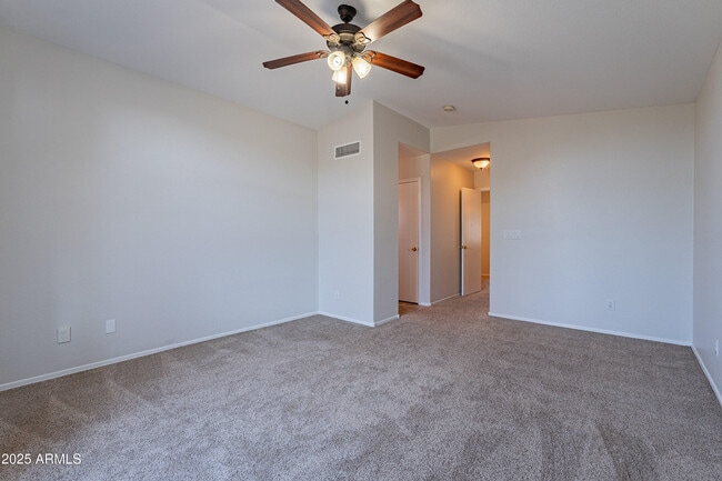 Building Photo - 2421 W Indigo Dr
