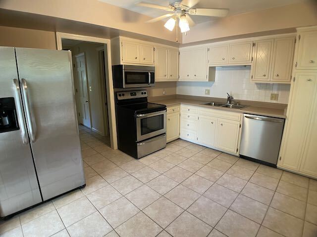 Building Photo - Large Duplex in Far North Peoria