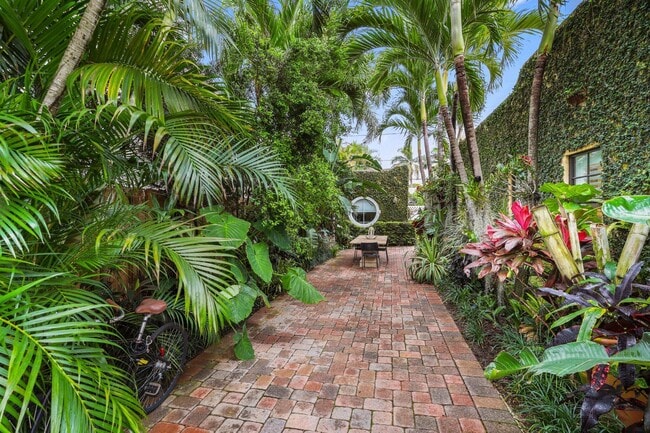 Building Photo - 605 Sunset Rd