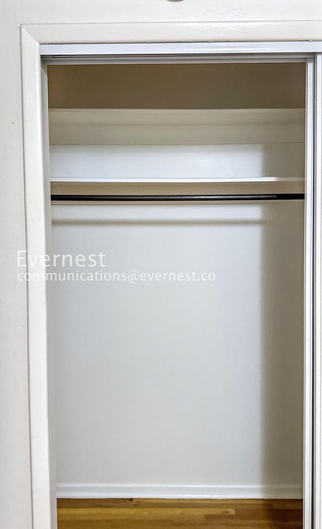 Building Photo - 5618 S Fox Cir