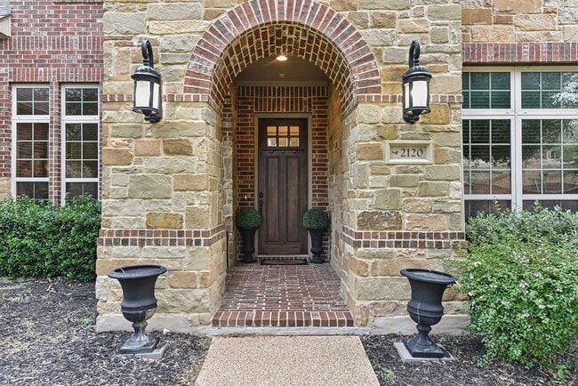 Building Photo - 2120 Park Pl Cir