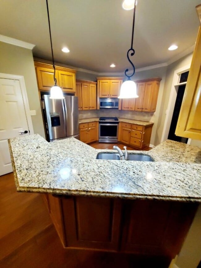 Building Photo - 263 Lake Valley Dr