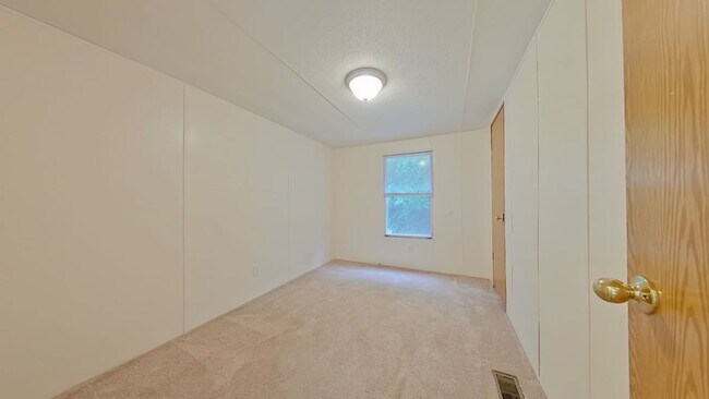 Building Photo - 3020 Aplin Rd