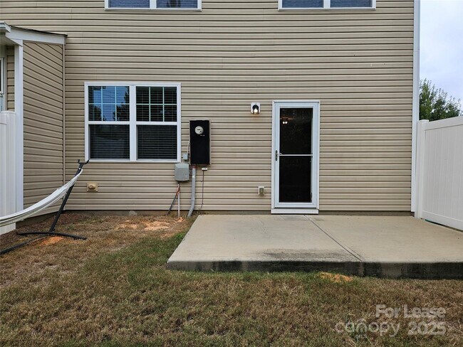 Building Photo - 3233 Yarmouth Ln