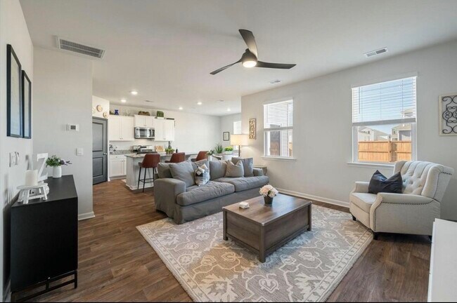 Building Photo - 307 Black Birch Dr