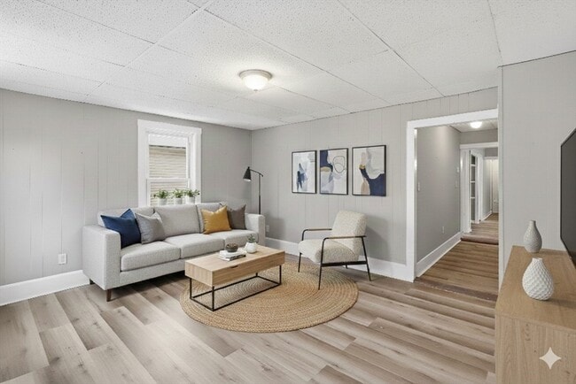 Building Photo - 14 Hacker St