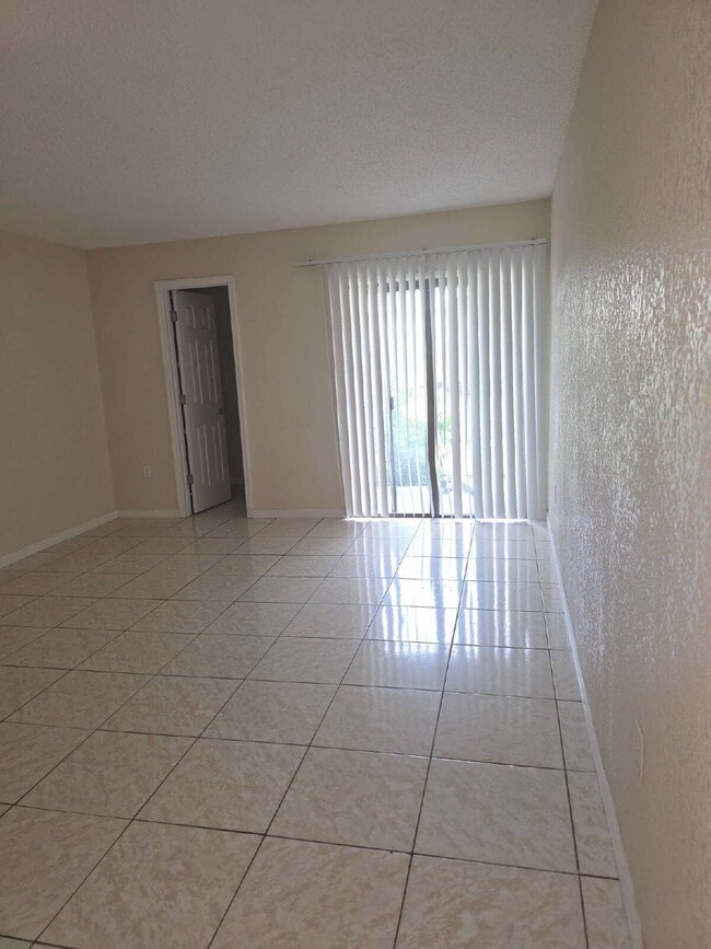 Building Photo - Condo For rent in Palms of Tarpon Springs