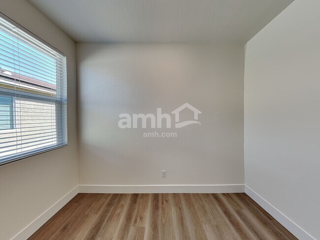 Building Photo - 522 Silverbell Falls Pl