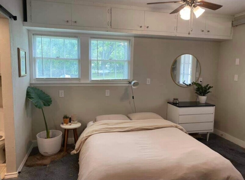 Building Photo - 1108 Coit St