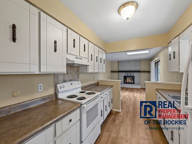 Building Photo - Recently Updated 4 Bed 3 Bath House in W. ...