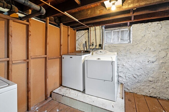 Building Photo - 38 Raymond Rd