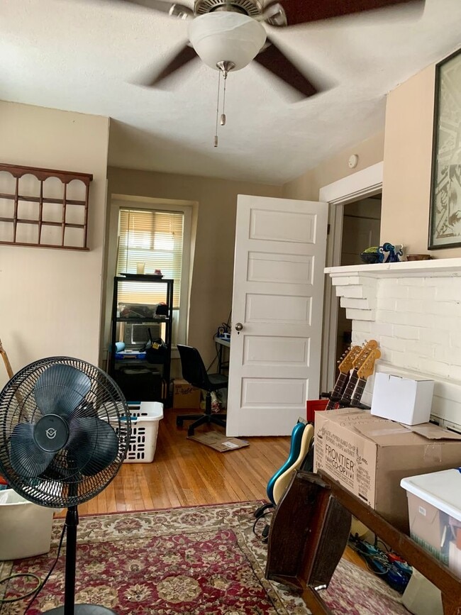 Building Photo - 714 S State St