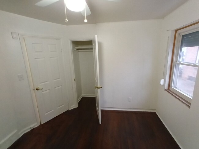 Building Photo - 3 bedroom 1 bathroom on the Westside NOW A...