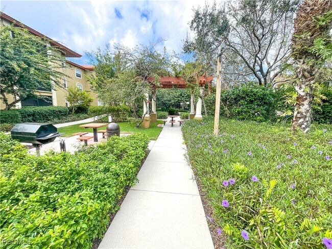 Building Photo - 8851 Colonnades Ct W