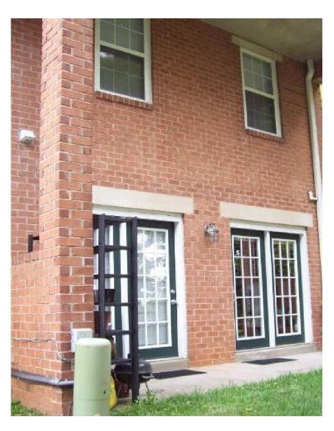 Building Photo - 3900 Chesterwood Dr