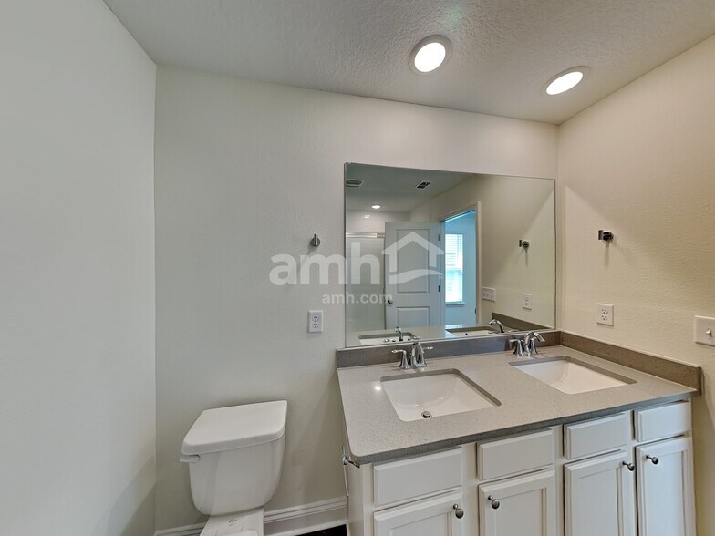 Building Photo - 508 Onate Cir