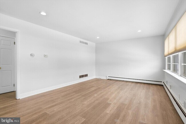 Building Photo - 29 Rolling Ln