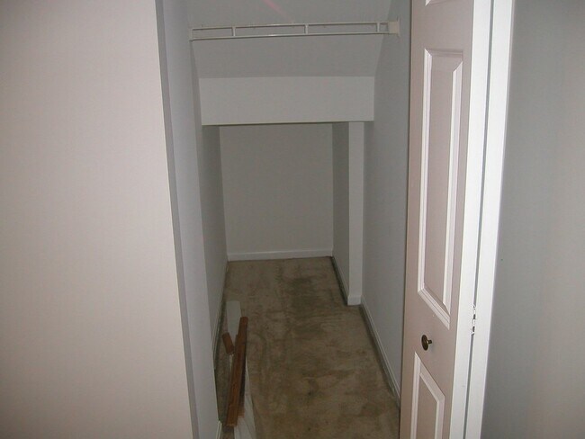 Building Photo - 2211 Waterleaf Ct
