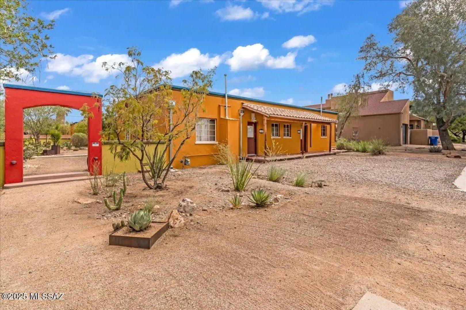Building Photo - 720 N Palo Verde Blvd