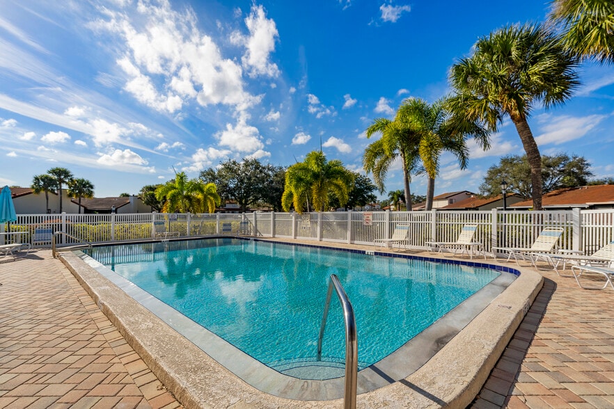 Building Photo - 7360 Ulmerton Rd