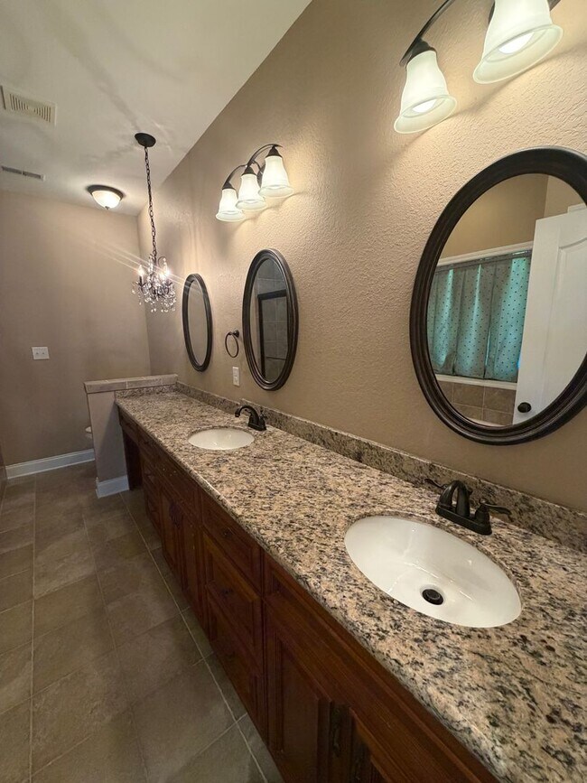 Building Photo - 266 Turnberry Circle