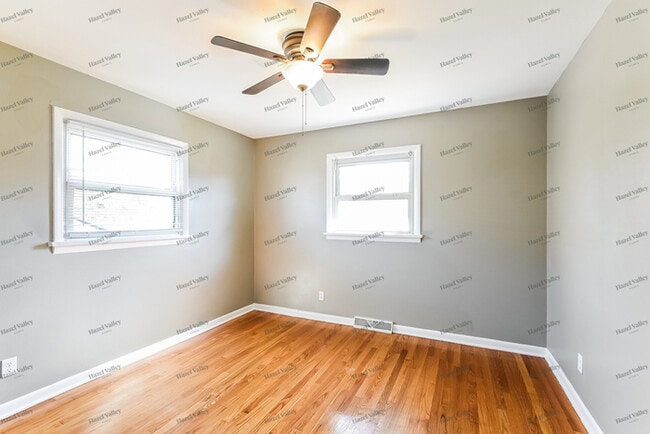 Building Photo - 30 Manor Dr