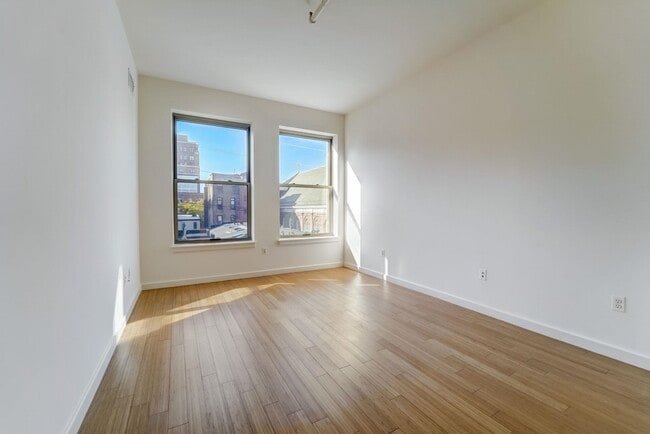 Building Photo - 234 10th St