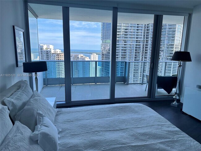 Building Photo - 200 Biscayne Blvd Way