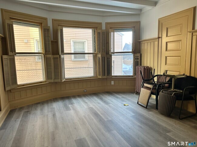 Building Photo - 1537 Chapel St