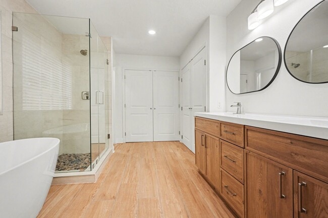 Building Photo - 8303 Lake Crystal Dr