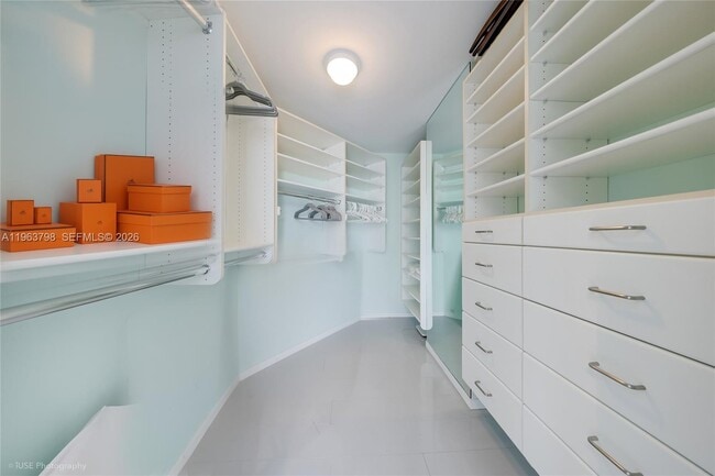 Building Photo - 400 South Pointe Dr