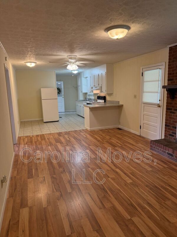 Building Photo - 107 Bismark Dr