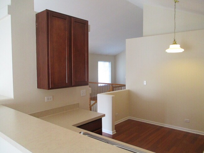 Building Photo - 656 S Rosehall Ln