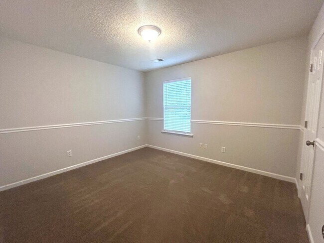 Building Photo - Excellent 3BD/2BA Ranch Home in quiet subd...